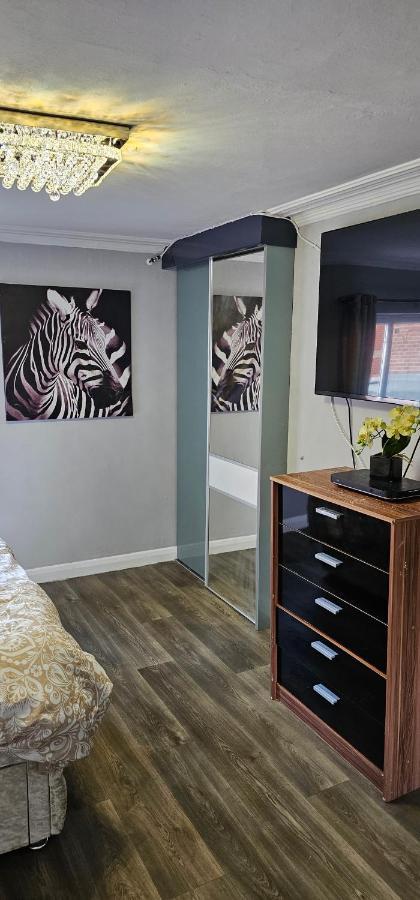 Oxford Road Apartment *